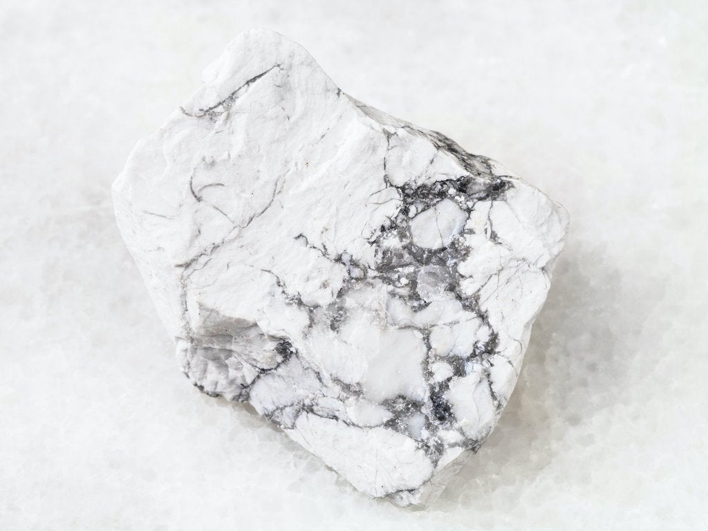 crystals howlite, howlite meaning and uses, howlite healing properties, crystals and their meaning, howlite crystals, howlite stone, howlite Bracelet, crystals and their meanings