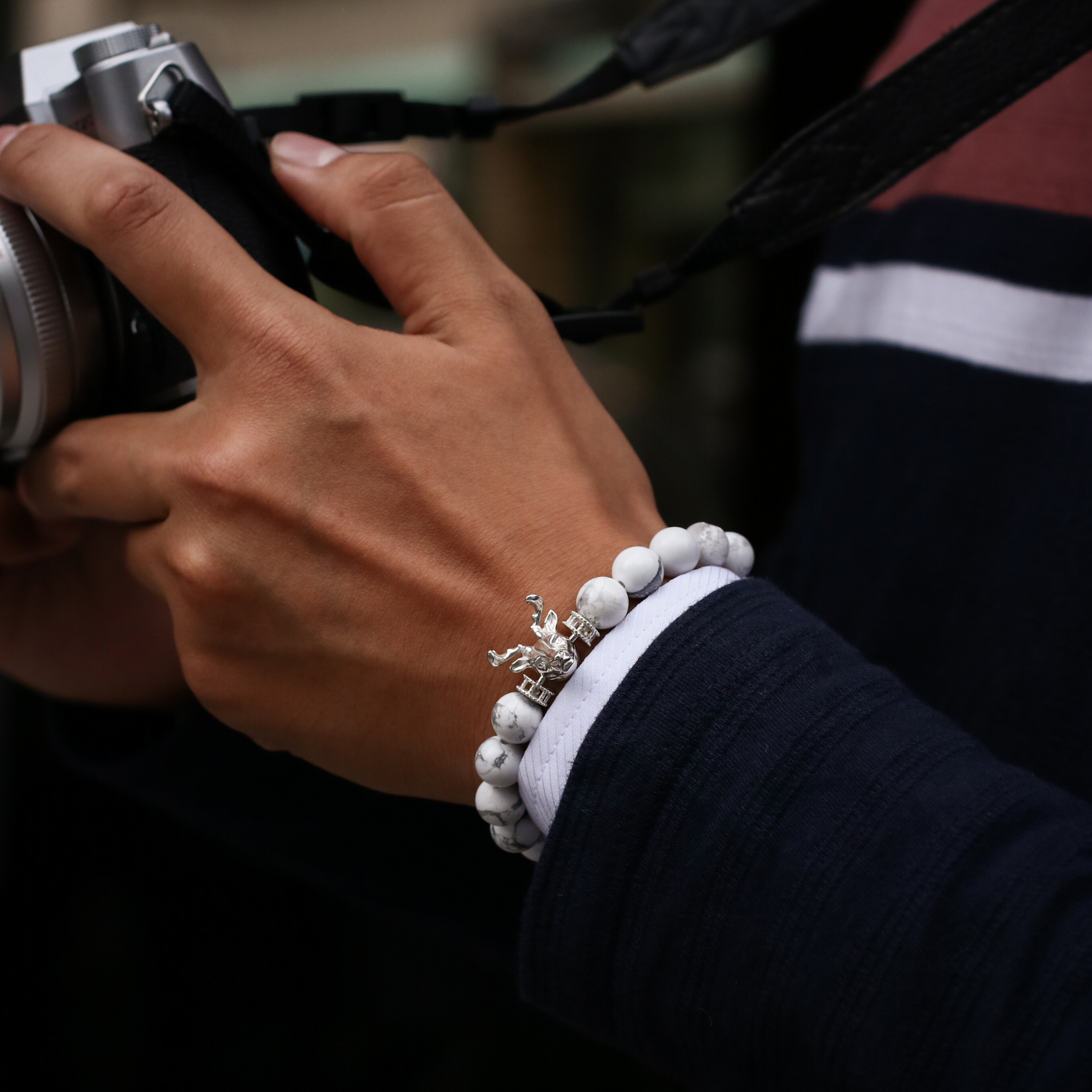 Made with 925 sterling silver, we incorporated the iconic Bucks Head Mascot, Bango, into a real animation and come up with this men's beaded bracelet for the authentic Milwaukee Bucks aficionado.