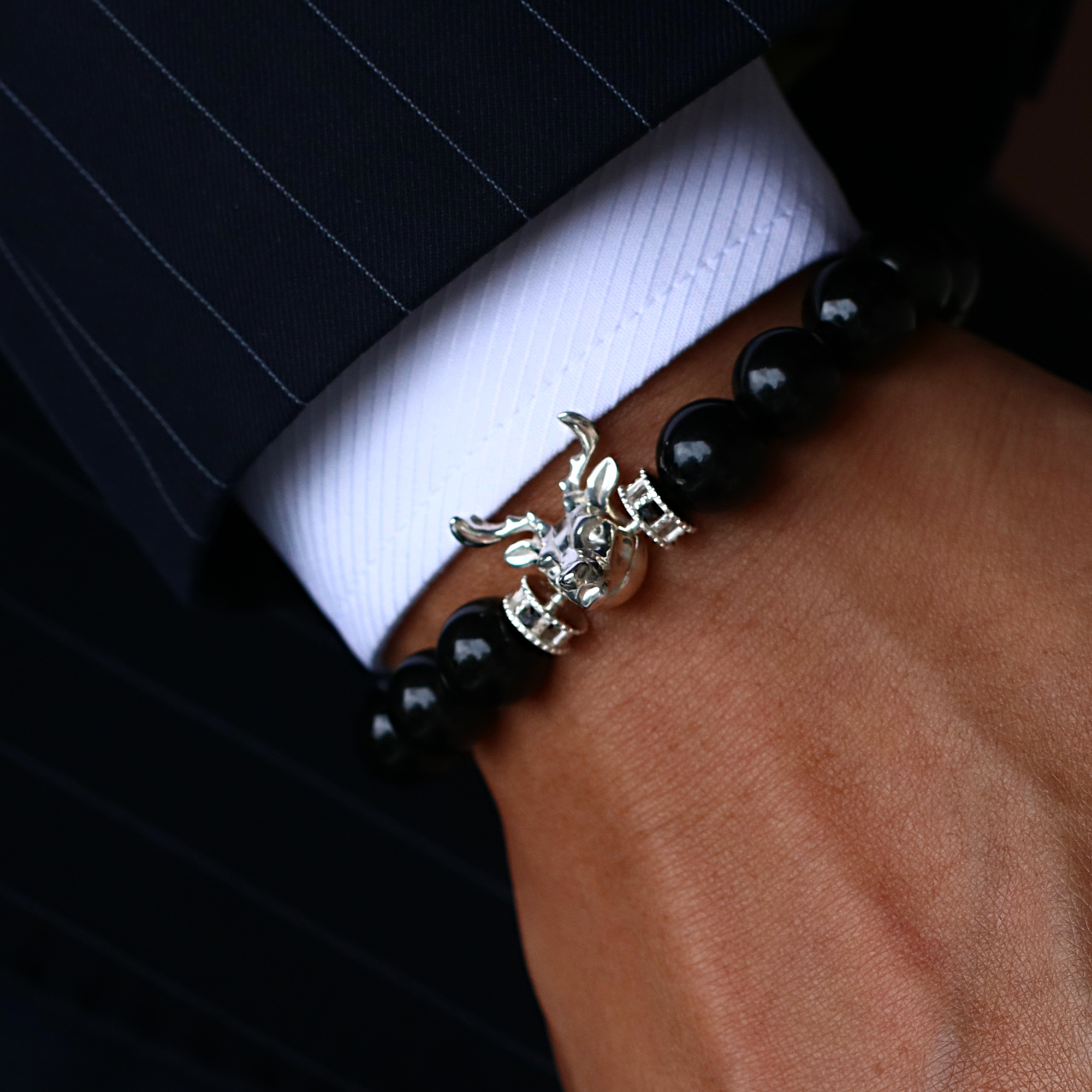 Made with 925 sterling silver, we incorporated the iconic Bucks Head Mascot, Bango, into a real animation and come up with this men's beaded bracelet for the authentic Milwaukee Bucks aficionado.