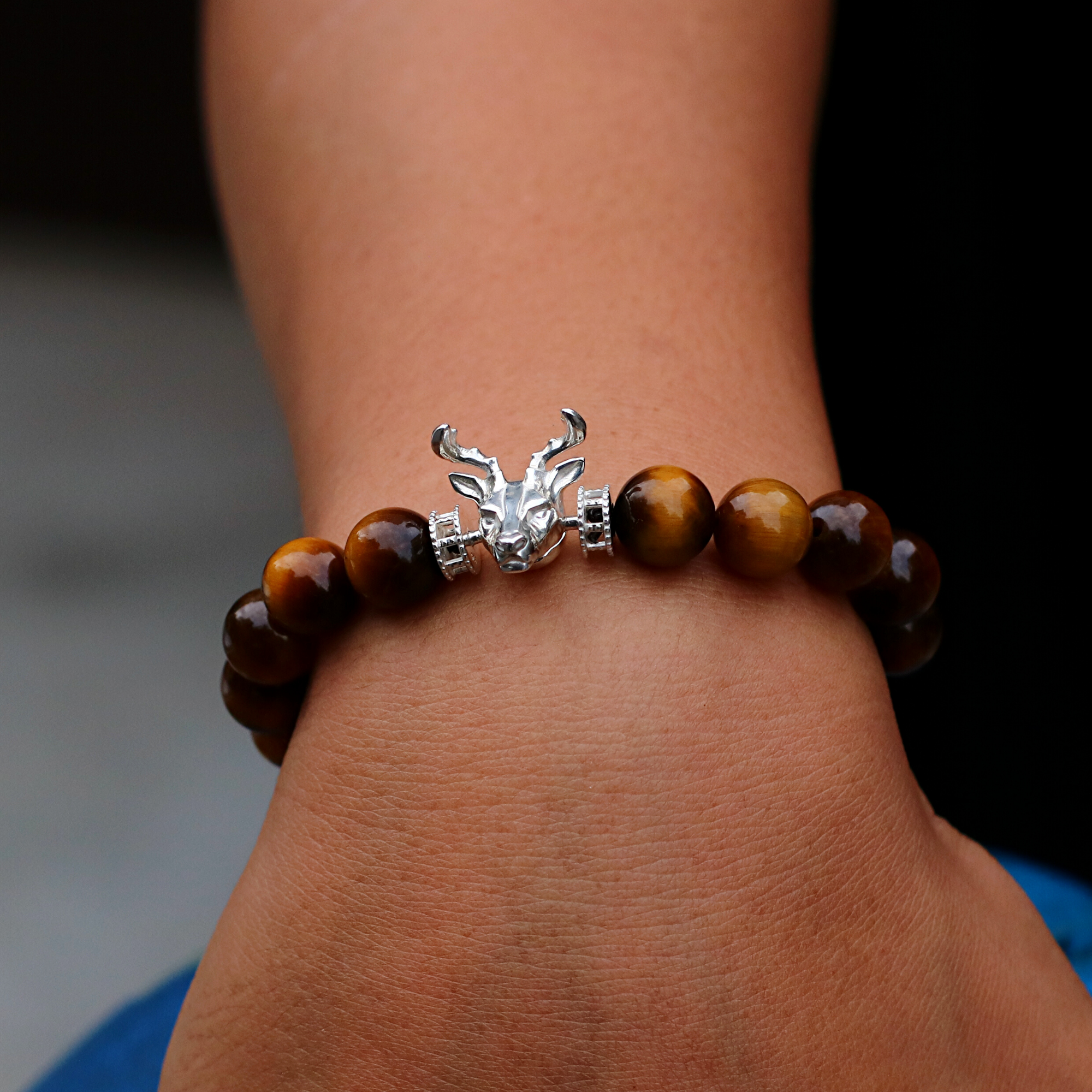 Made with 925 sterling silver, we incorporated the iconic Bucks Head Mascot, Bango, into a real animation and come up with this men's beaded bracelet for the authentic Milwaukee Bucks aficionado.