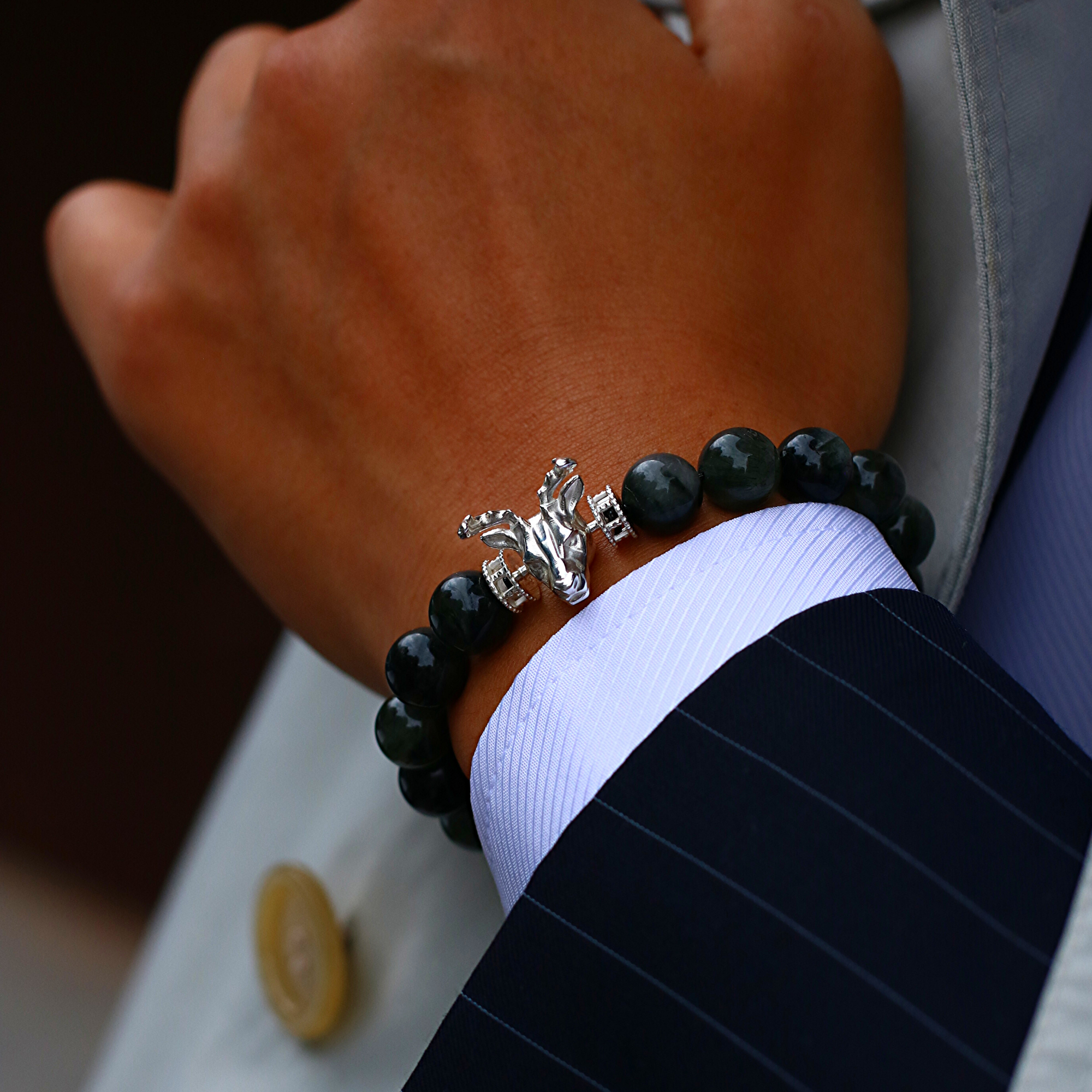 Made with 925 sterling silver, we incorporated the iconic Bucks Head Mascot, Bango, into a real animation and come up with this men's beaded bracelet for the authentic Milwaukee Bucks aficionado.