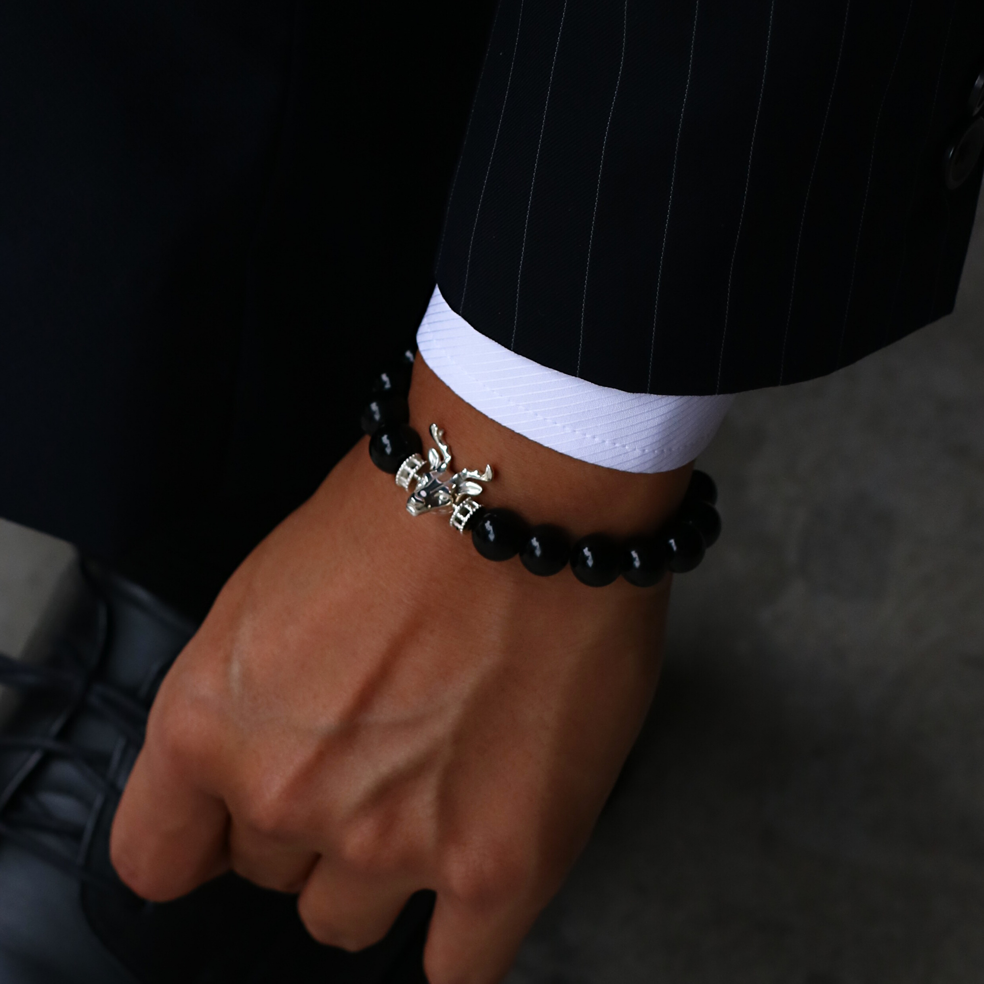 Made with 925 sterling silver, we incorporated the iconic Bucks Head Mascot, Bango, into a real animation and come up with this men's beaded bracelet for the authentic Milwaukee Bucks aficionado.