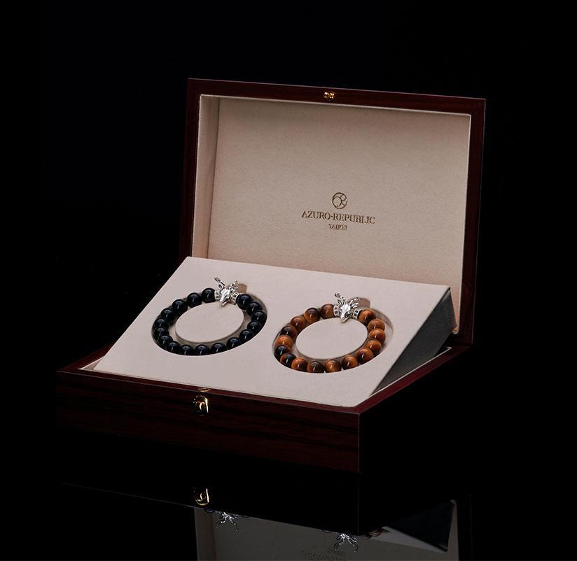 Made with 925 sterling silver, we incorporated the iconic Bucks Head Mascot, Bango, into a real animation and come up with this men's beaded bracelet for the authentic Milwaukee Bucks aficionado.