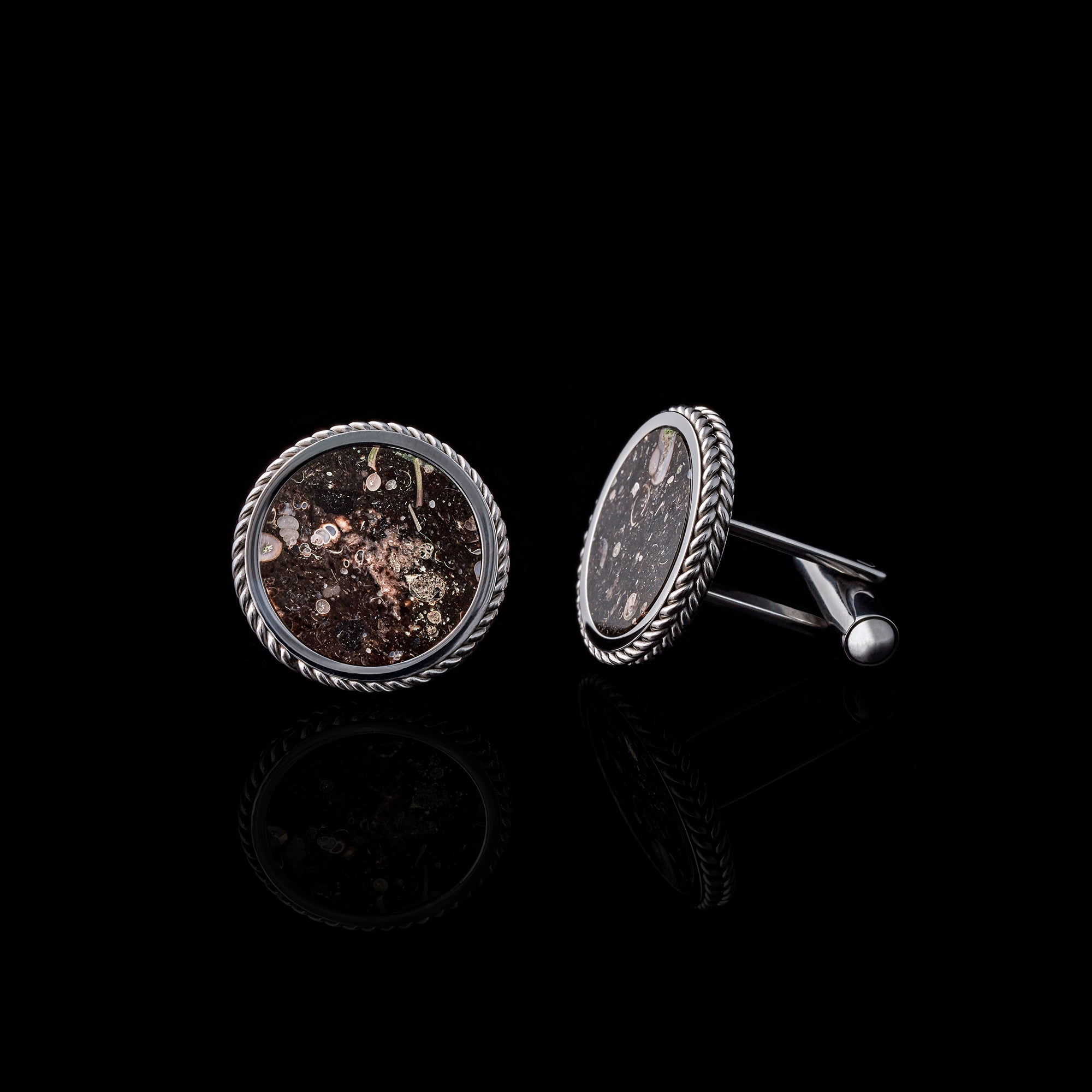 Shirts cufflinks, suits cufflinks, cufflinks, cufflinks for men, Gemstone cufflinks, gold cufflinks, how to wear cufflinks, where to buy cufflinks, cufflinks near me, custom cufflinks, personalized cufflinks, silver cufflinks, how to match cufflinks