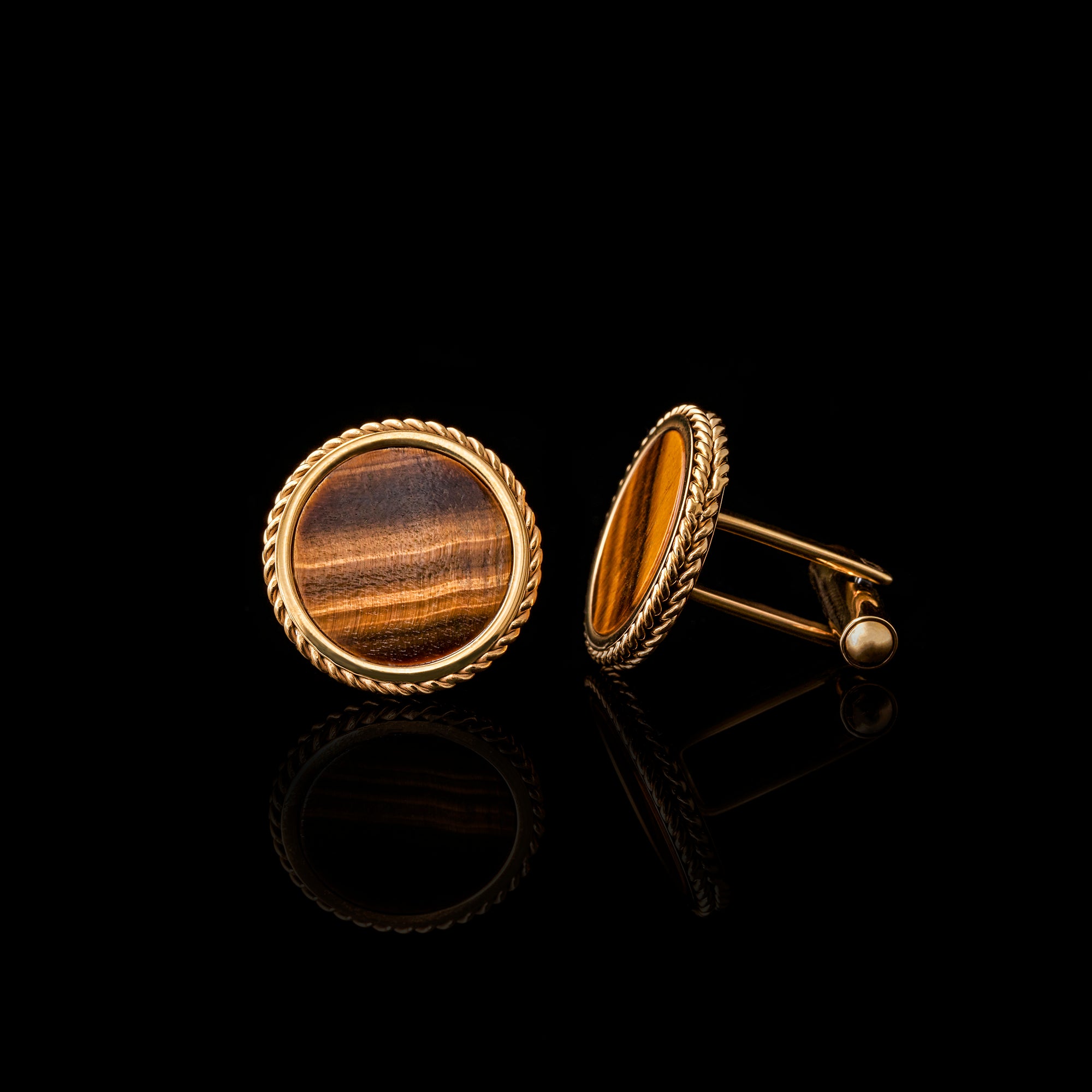 Shirts cufflinks, suits cufflinks, cufflinks, cufflinks for men, Gemstone cufflinks, gold cufflinks, how to wear cufflinks, where to buy cufflinks, cufflinks near me, custom cufflinks, personalized cufflinks, silver cufflinks, how to match cufflinks