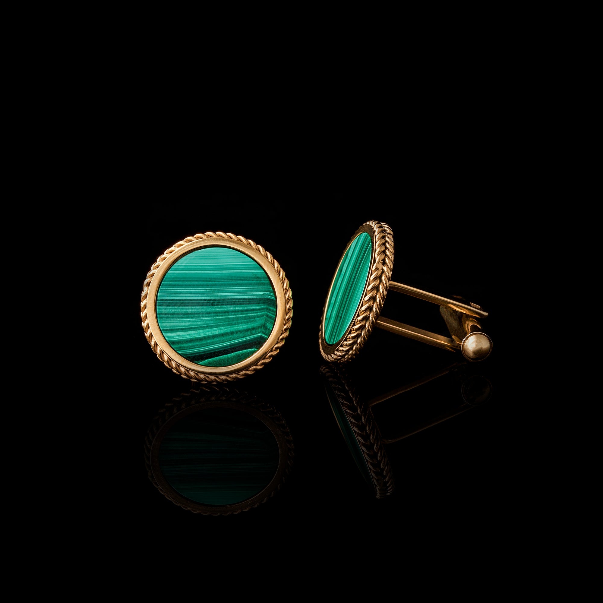 Shirts cufflinks, suits cufflinks, cufflinks, cufflinks for men, Gemstone cufflinks, gold cufflinks, how to wear cufflinks, where to buy cufflinks, cufflinks near me, custom cufflinks, personalized cufflinks, silver cufflinks, how to match cufflinks