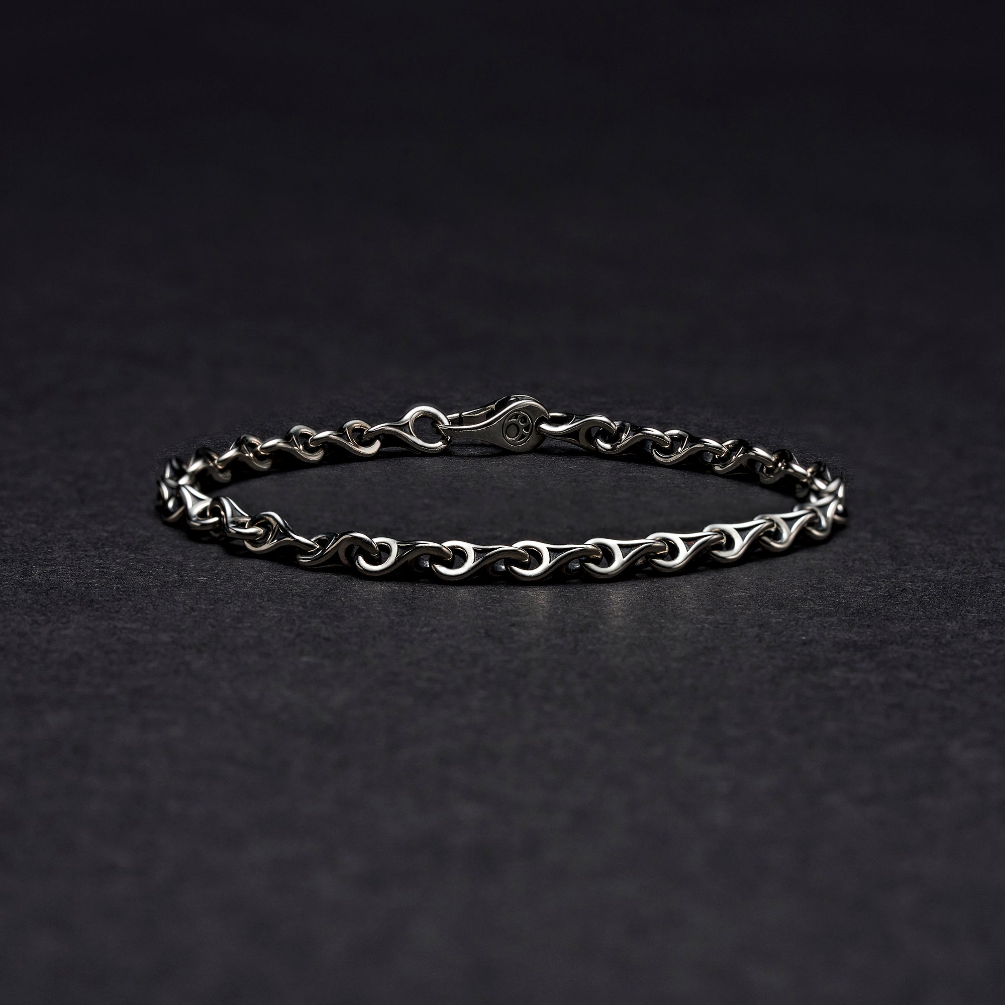 silver chain bracelet for men, teardrop bracelet, azuro republic unique teardrop bracelet. Azuro republic crafts the finest teardrop silver bracelets for men.