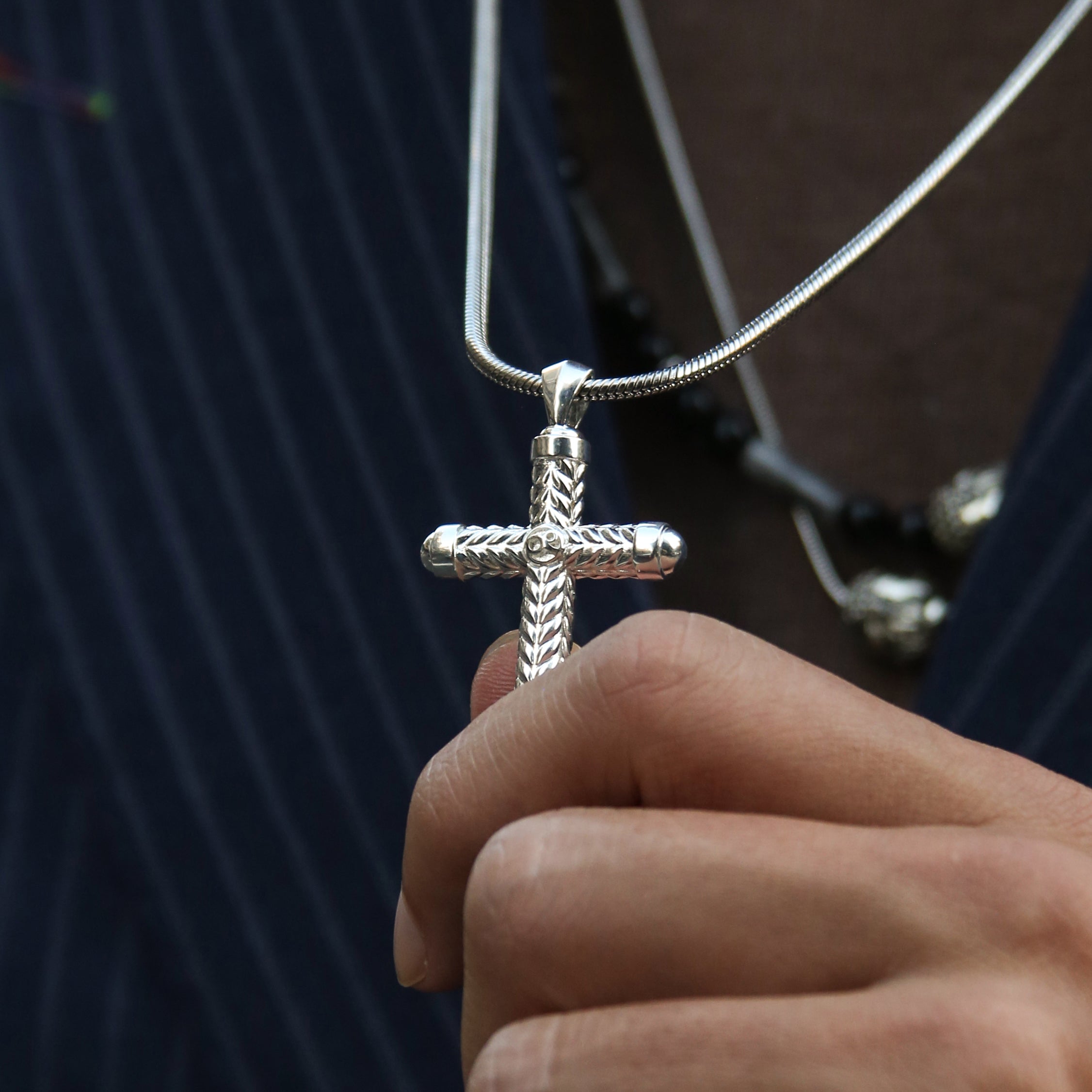 cross pendants, mens cross necklaces, mens cross jewelry, gold cross pendants, silver cross pendant necklaces