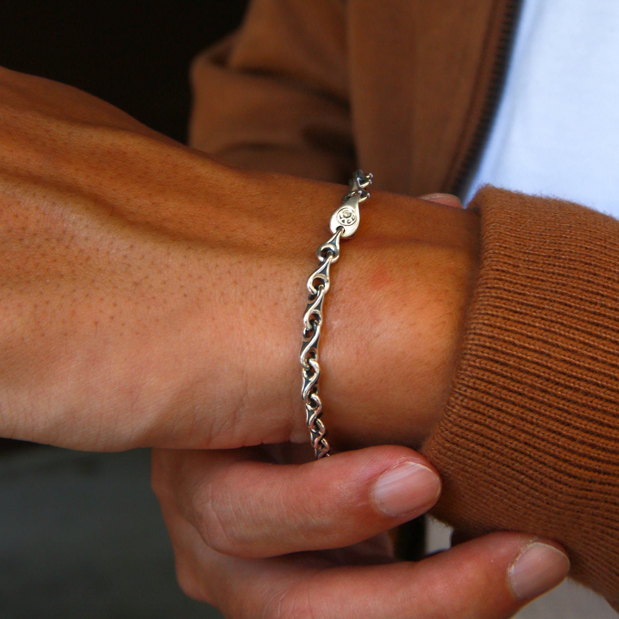 silver chain bracelet for men, teardrop bracelet, azuro republic unique teardrop bracelet. Azuro republic crafts the finest teardrop silver bracelets for men.