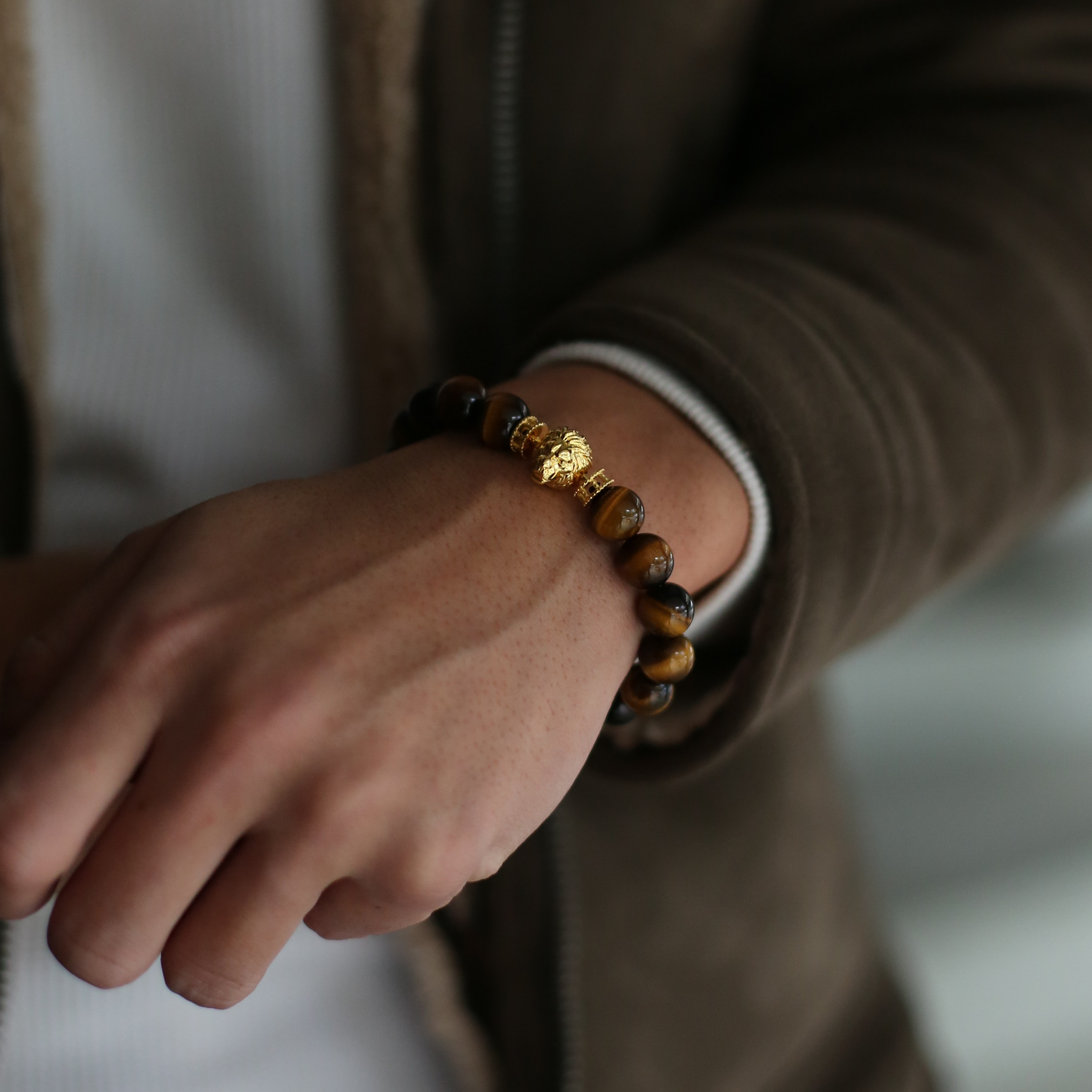 The Taurus bracelet is one of Azuro Republic most popular animal head bracelets in 2021. The many cultures the Taurus head means prosperity and wealth. The Taurus bead mixes men's beaded bracelets and customs with exquisite crystal and gemstones. Azuro Republic Taurus bracelet is a silver bracelet with 925 silver plated with 3 microns 24k gold.