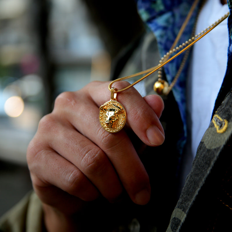 The bull pendant necklace in many cultures means prosperity, wealth, and also means family and union. A bull gold pendant gives a solid appearance to a man. The fine polishing of the horns completes the sharpness of this creation. Azuro put together a collection of gold Bull pendants and bracelets.