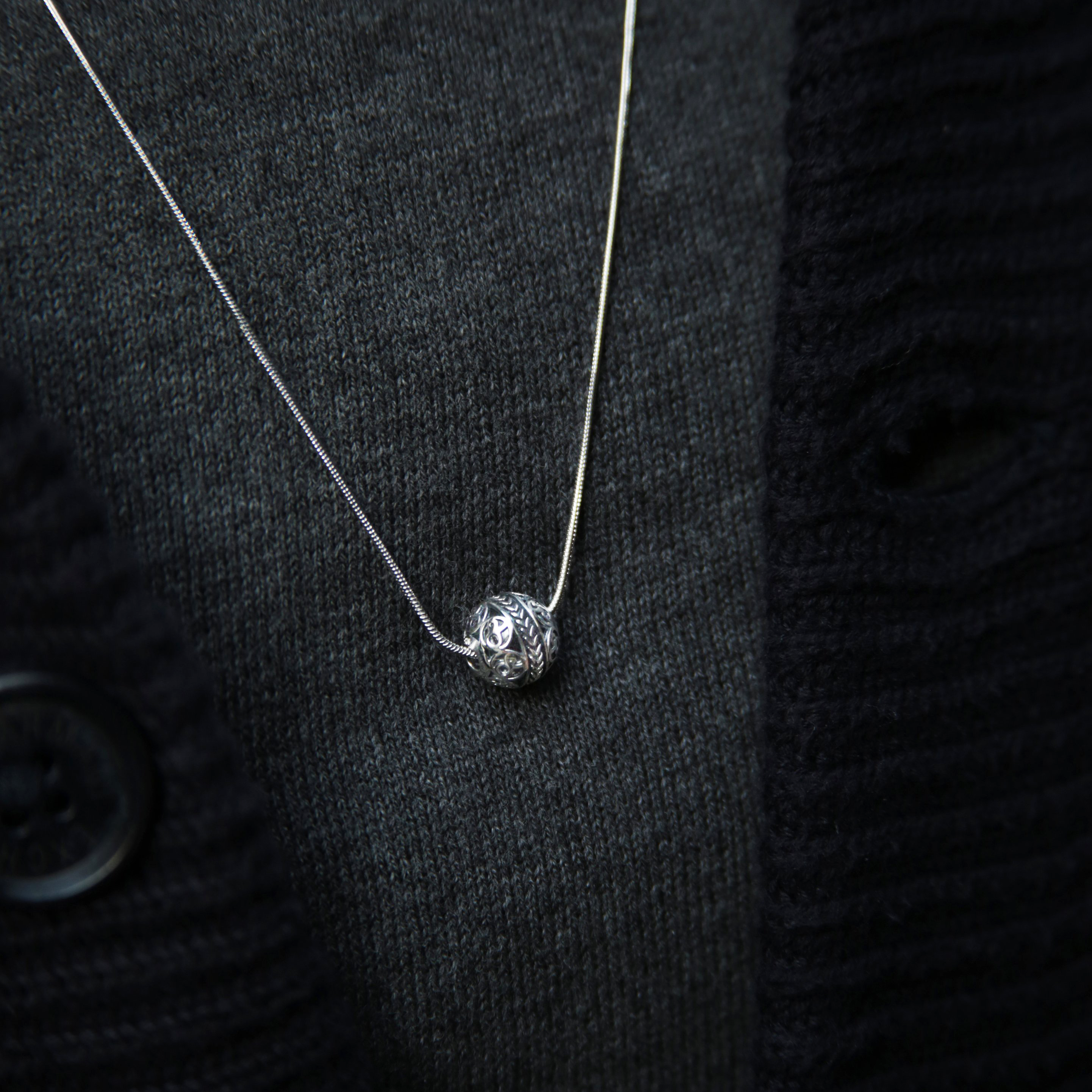 Men's necklace is one of the most popular accessories for men. Silver necklaces with beads or designs can represent the unique styles for men. Custom silver men necklace with handcrafted silver jewelry is sophisticated and stylish. With a stainless steel necklace, you can custom your men's necklace.
