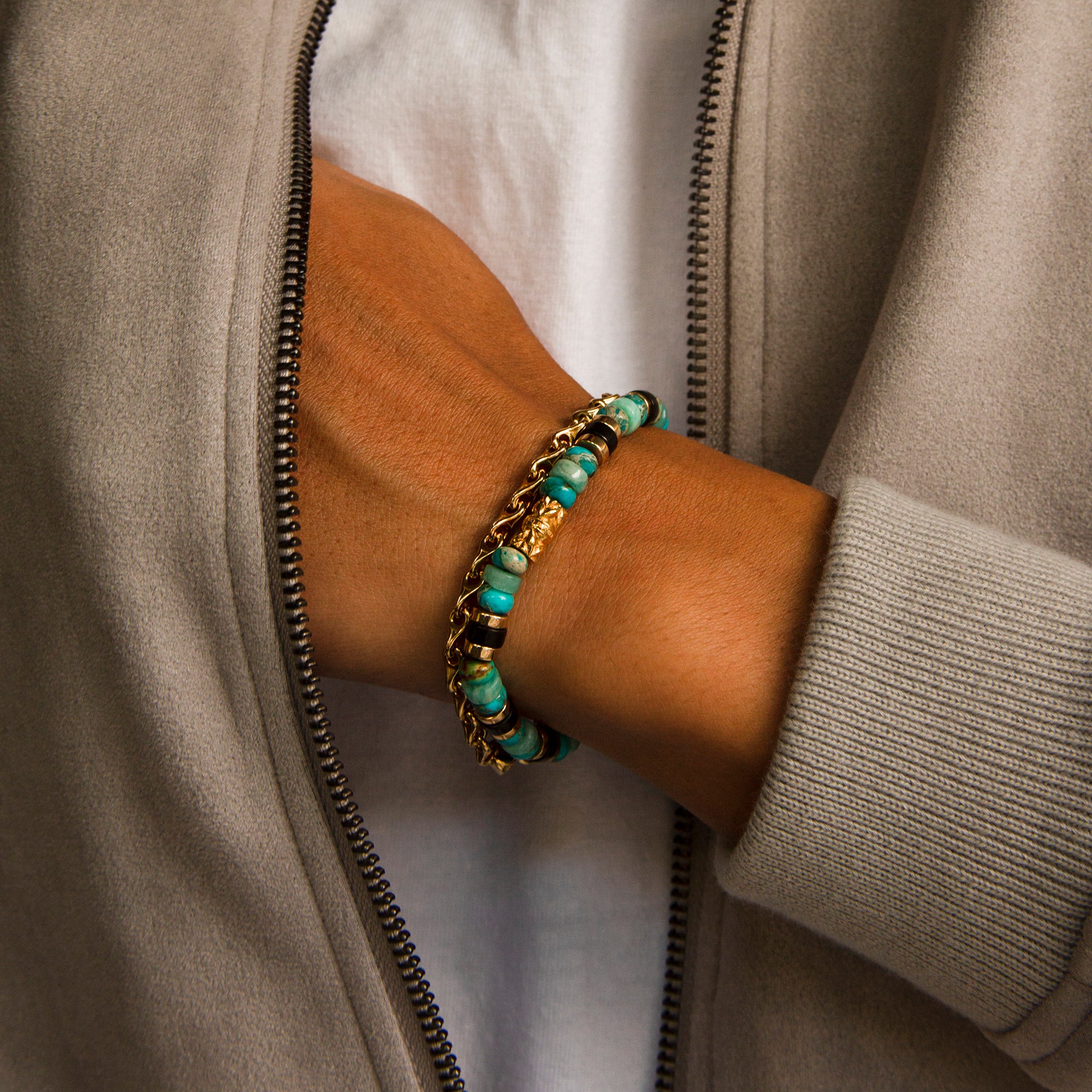 gold chain bracelet for men, teardrop bracelet, azuro republic unique teardrop bracelet. Azuro republic crafts the finest teardrop gold bracelets for men.