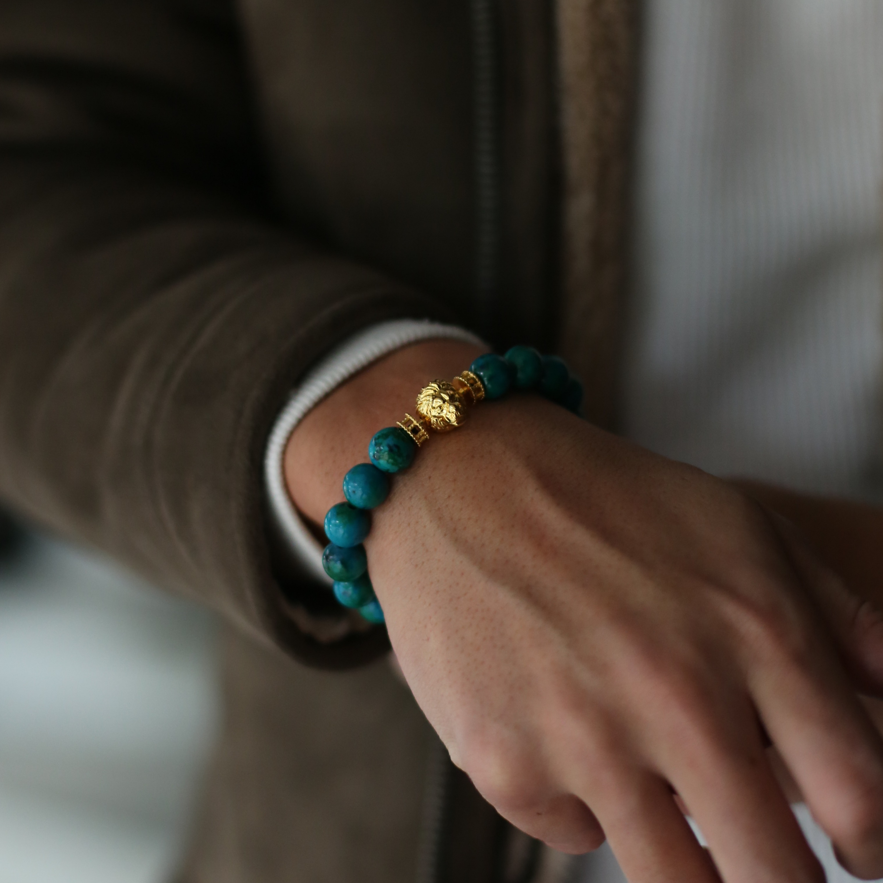 The king of the jungle. The gold lion head charm is made to impress.  Men's lion bracelet with gemstone crystals highlights the detail of the lion jewellery and the custom handcrafted finishing brings the vividness of the lion jewellery. Azuro Republic lion bracelet is a silver bracelet with  925 silver plated with 3 microns 24k gold.