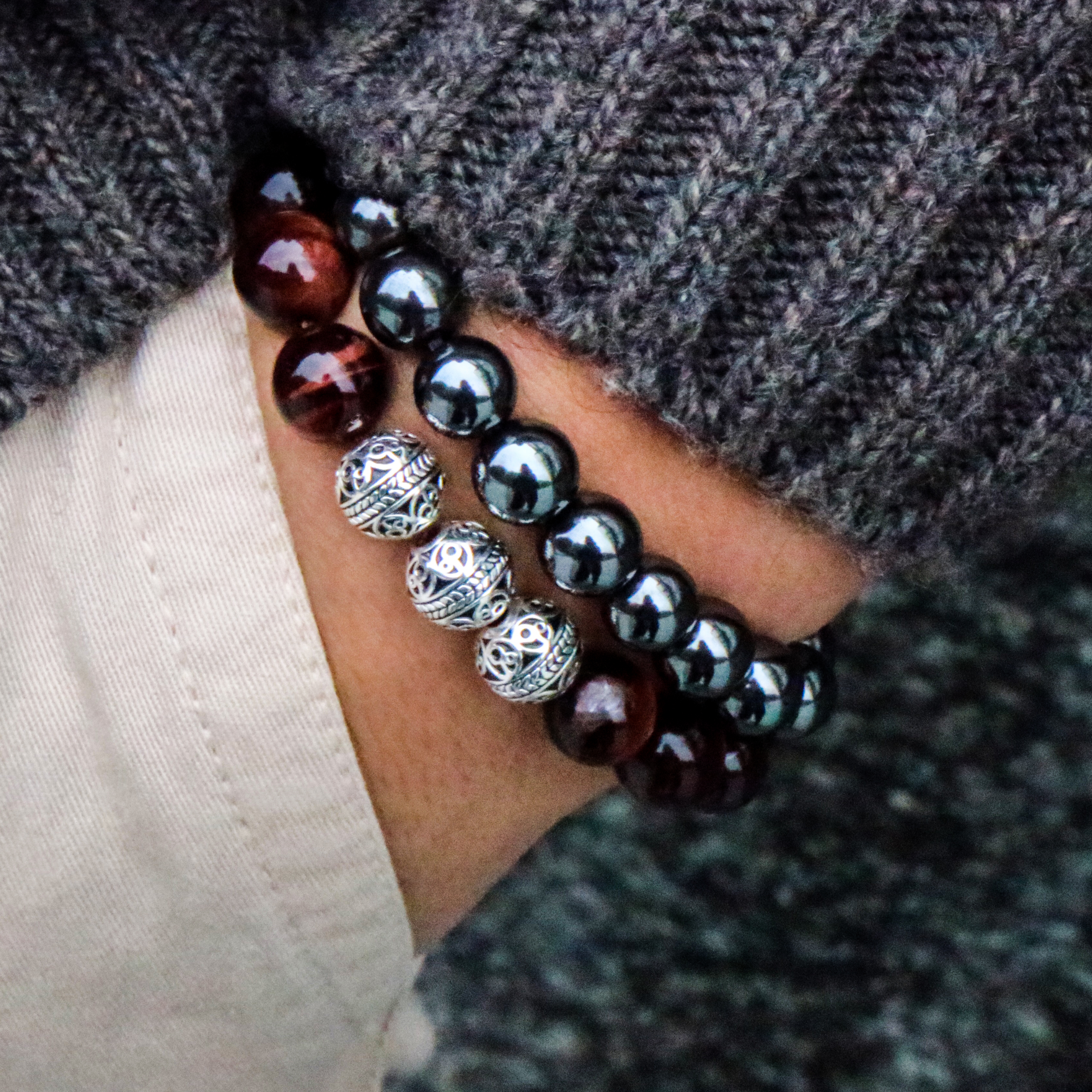 Azuro Republic Matt Red Tiger Eye Bracelet is a solar gemstone of vitality, action, and success. It stimulates the root chakra, sacral chakra, and solar plexus chakra to help you take action to achieve your dreams while remaining grounded, centered and calm.