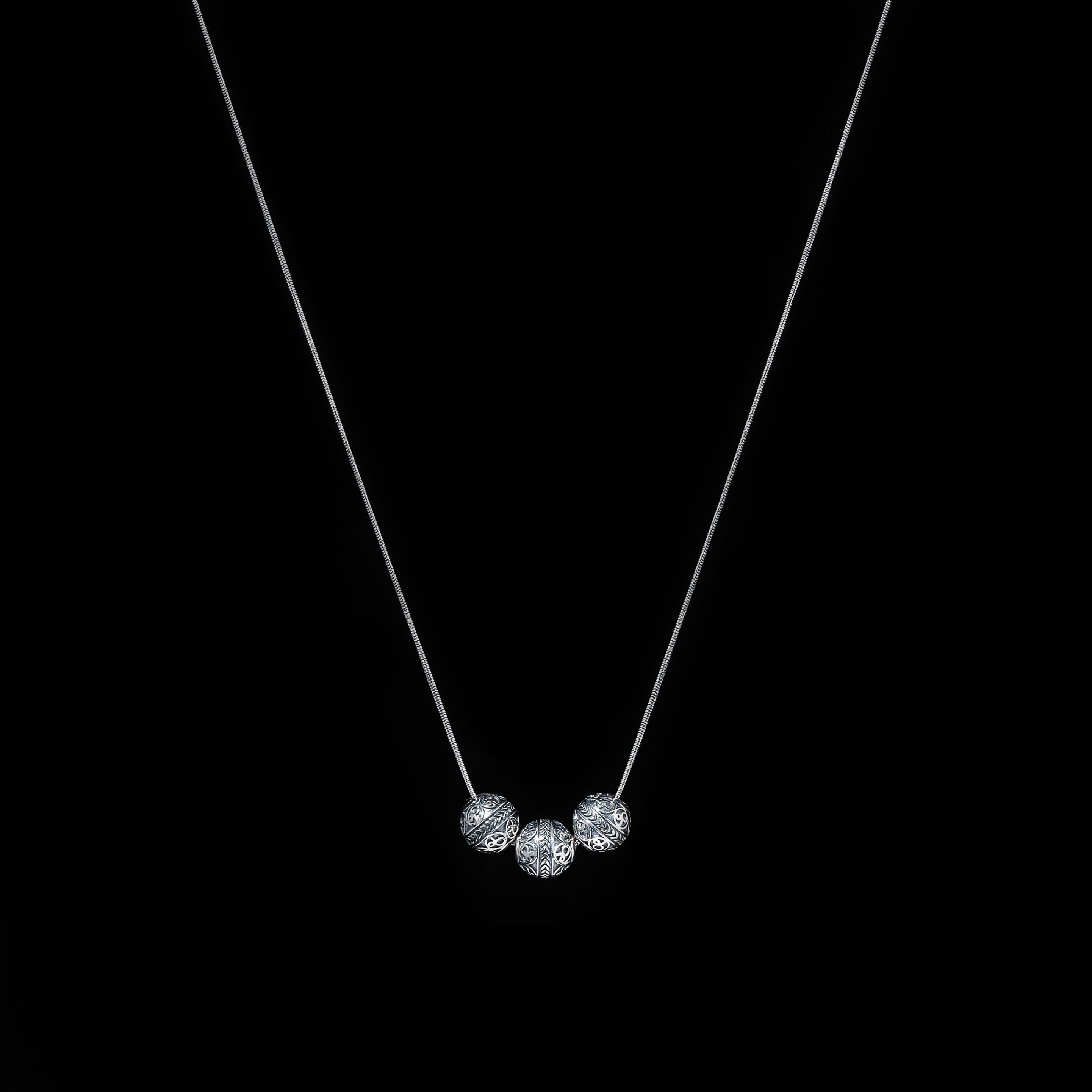 Men's necklace is one of the most popular accessories for men. Silver necklaces with beads or designs can represent the unique styles for men. Custom silver men necklace with handcrafted silver jewelry is sophisticated and stylish. With a stainless steel necklace, you can custom your men's necklace.