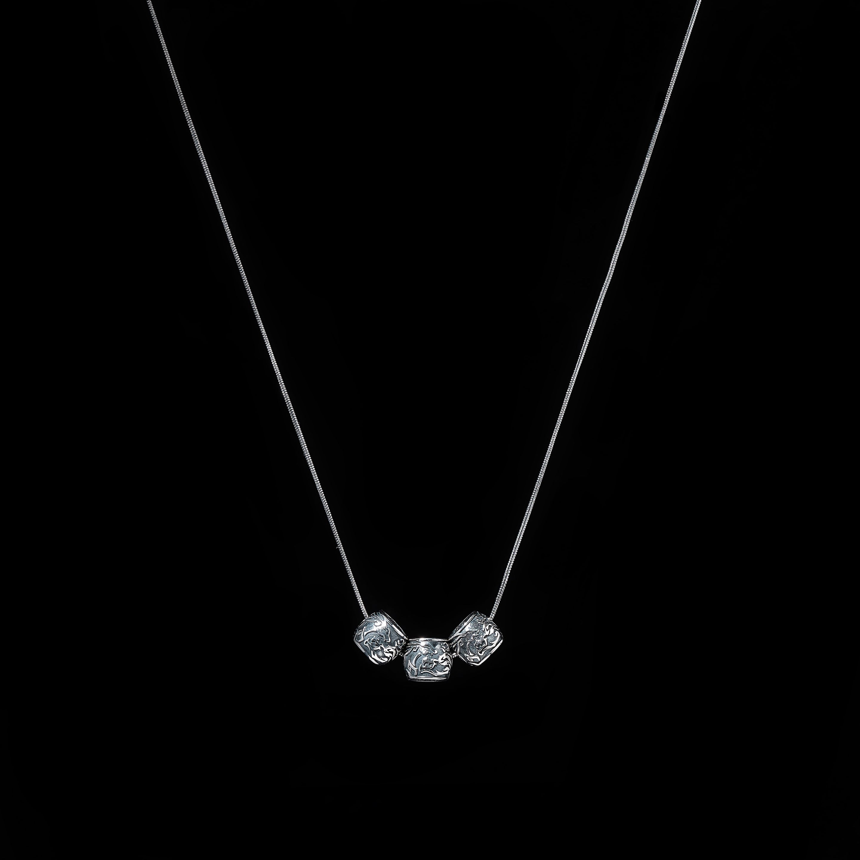 Men's necklace is one of the most popular accessories for men. Silver necklaces with beads or designs can represent the unique styles for men. Custom silver men necklace with handcrafted silver jewelry is sophisticated and stylish. With a stainless steel necklace, you can custom your men's necklace.