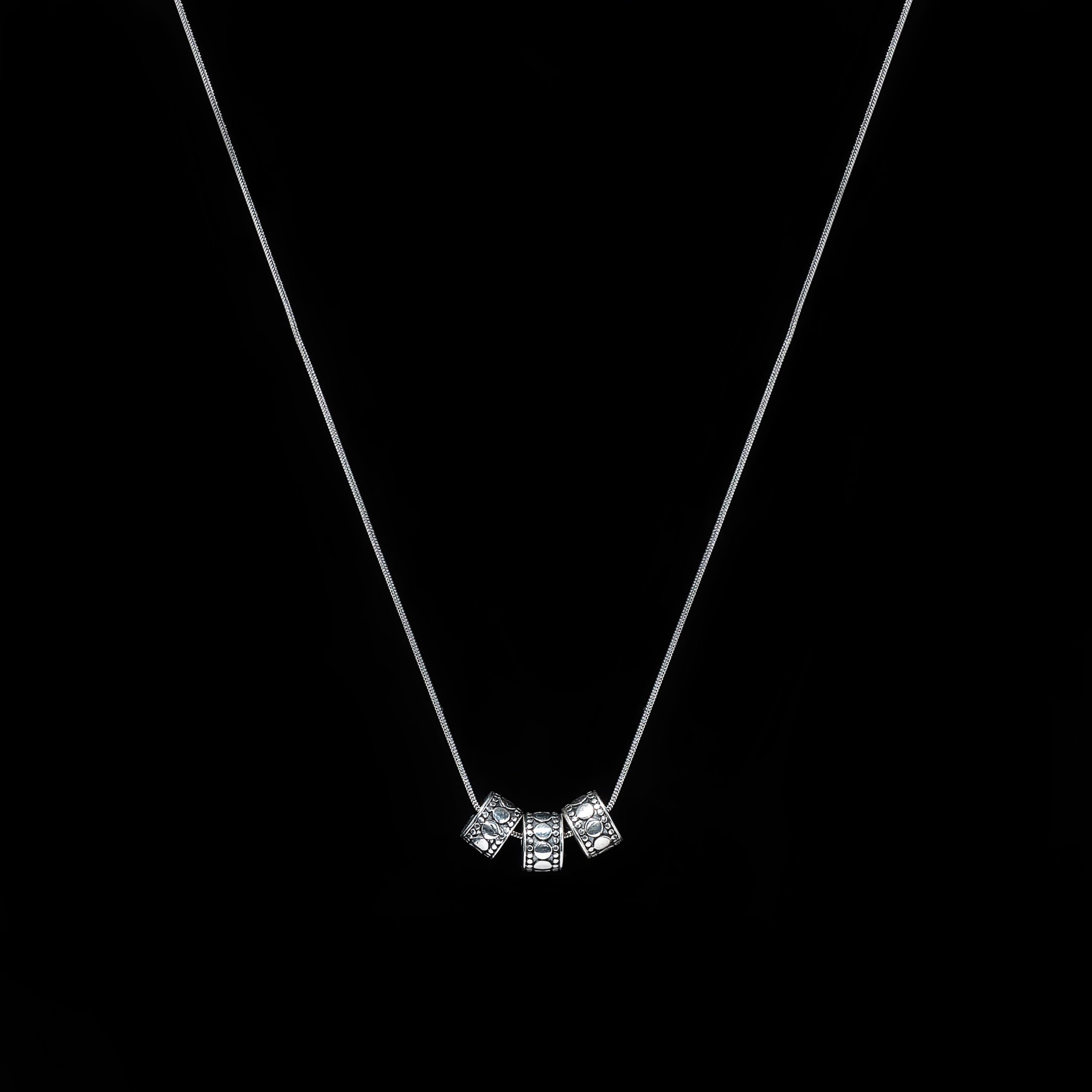 Men's necklace is one of the most popular accessories for men. Silver necklaces with beads or designs can represent the unique styles for men. Custom silver men necklace with handcrafted silver jewelry is sophisticated and stylish. With a stainless steel necklace, you can custom your men's necklace.