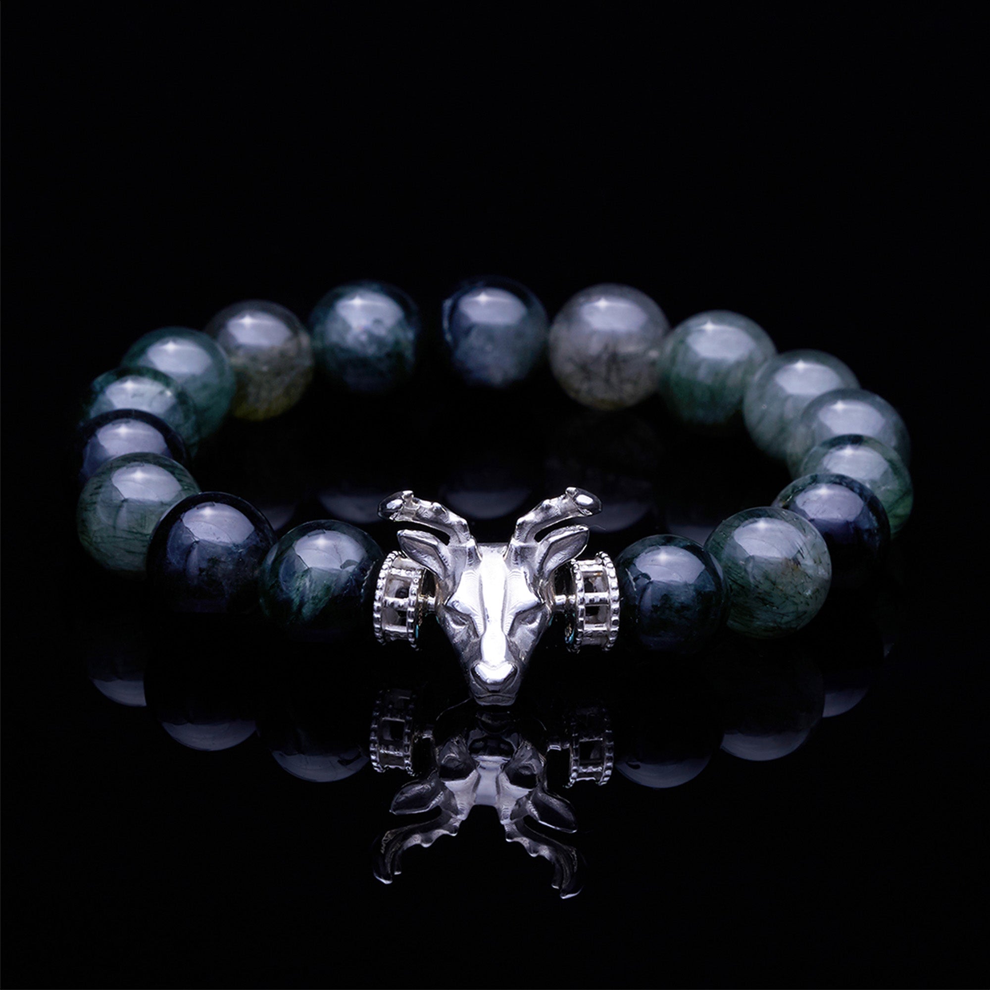 Made with 925 sterling silver, we incorporated the iconic Bucks Head Mascot, Bango, into a real animation and come up with this men's beaded bracelet for the authentic Milwaukee Bucks aficionado.