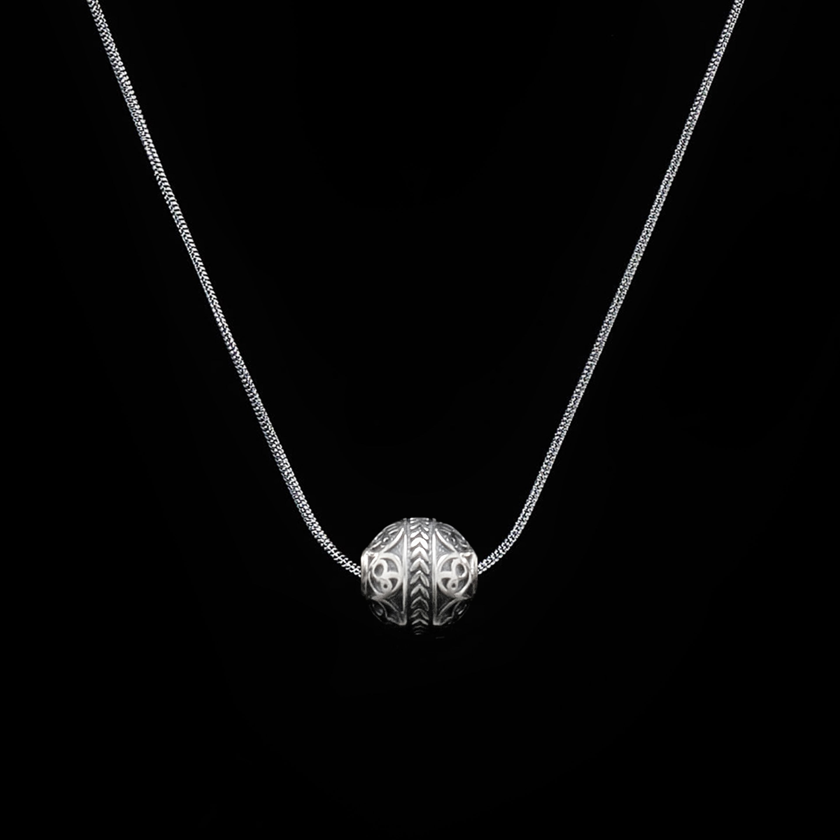 Men's necklace is one of the most popular accessories for men. Silver necklaces with beads or designs can represent the unique styles for men. Custom silver men necklace with handcrafted silver jewelry is sophisticated and stylish. With a stainless steel necklace, you can custom your men's necklace.