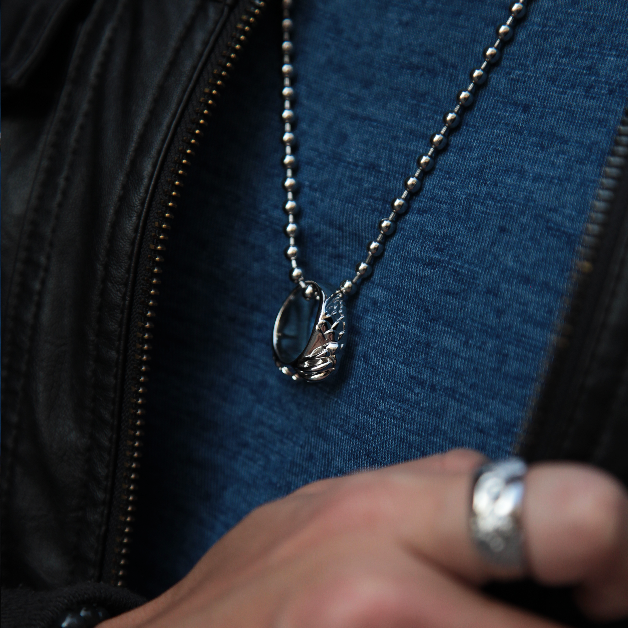 Dragon Claw Ring is an iconic ring collection in Azuro Republic. Handcrafted over 70 hours on solid silver creates a one-of-a-kind men's Wing Ring. Dragon Claw Ring can mix with our classic snake chain into an Angel Wing Necklace. If you are looking for a handcrafted Dragon Claw Ring of top quality, you should not miss Azuro Republic men's Ring & Necklace collection.