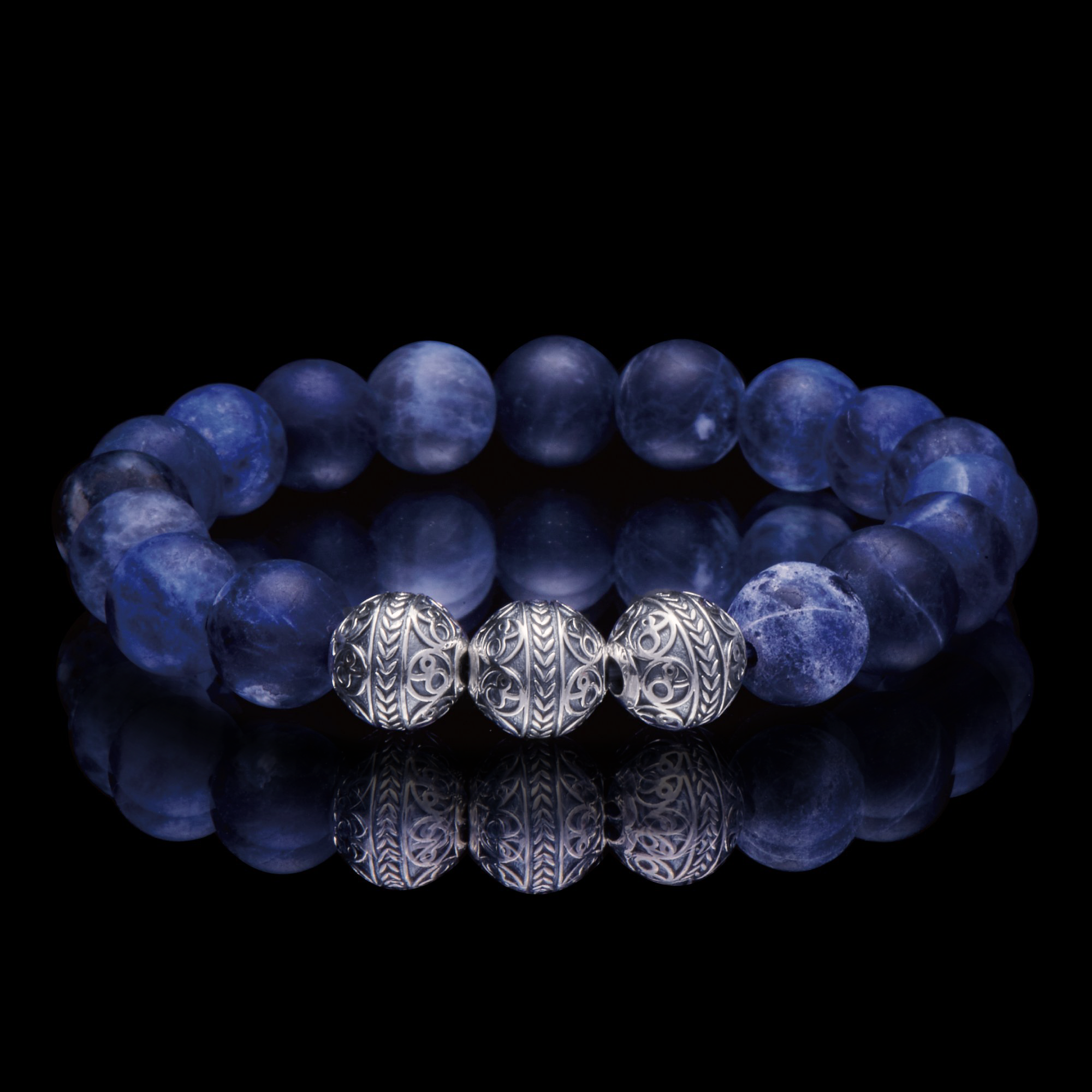 The Matt Sodalite stone in combination with classic Premium 925 Sterling Silver beads helps bring out a renewed sense of confidence and self-esteem. The sodalite stone symbolizes clarity, which helps us know ourselves at a deeper level and be empowered, since the gift of knowing who you are is the foundation of all wisdom.