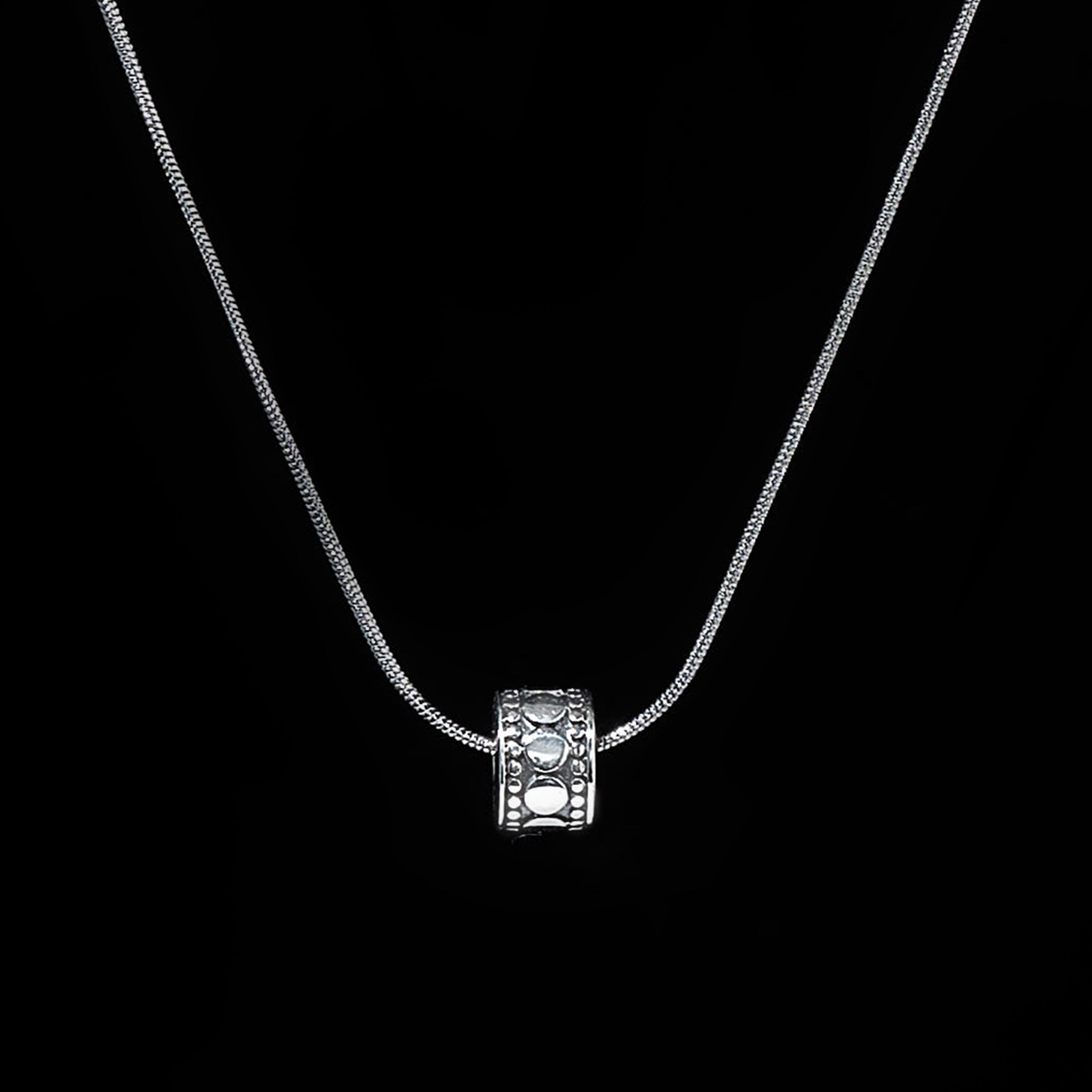 Men's necklace is one of the most popular accessories for men. Silver necklaces with beads or designs can represent the unique styles for men. Custom silver men necklace with handcrafted silver jewelry is sophisticated and stylish. With a stainless steel necklace, you can custom your men's necklace.