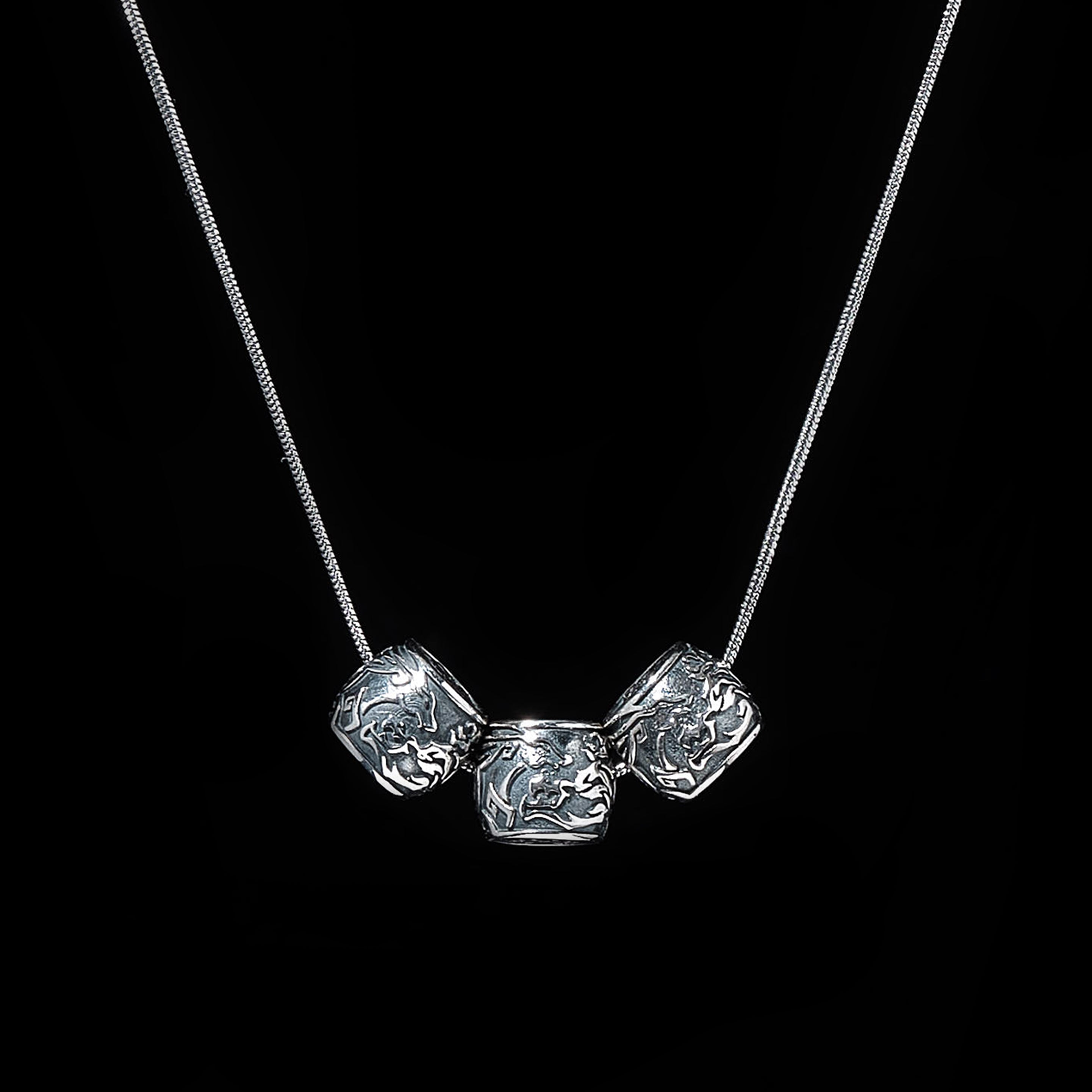 Men's necklace is one of the most popular accessories for men. Silver necklaces with beads or designs can represent the unique styles for men. Custom silver men necklace with handcrafted silver jewelry is sophisticated and stylish. With a stainless steel necklace, you can custom your men's necklace.