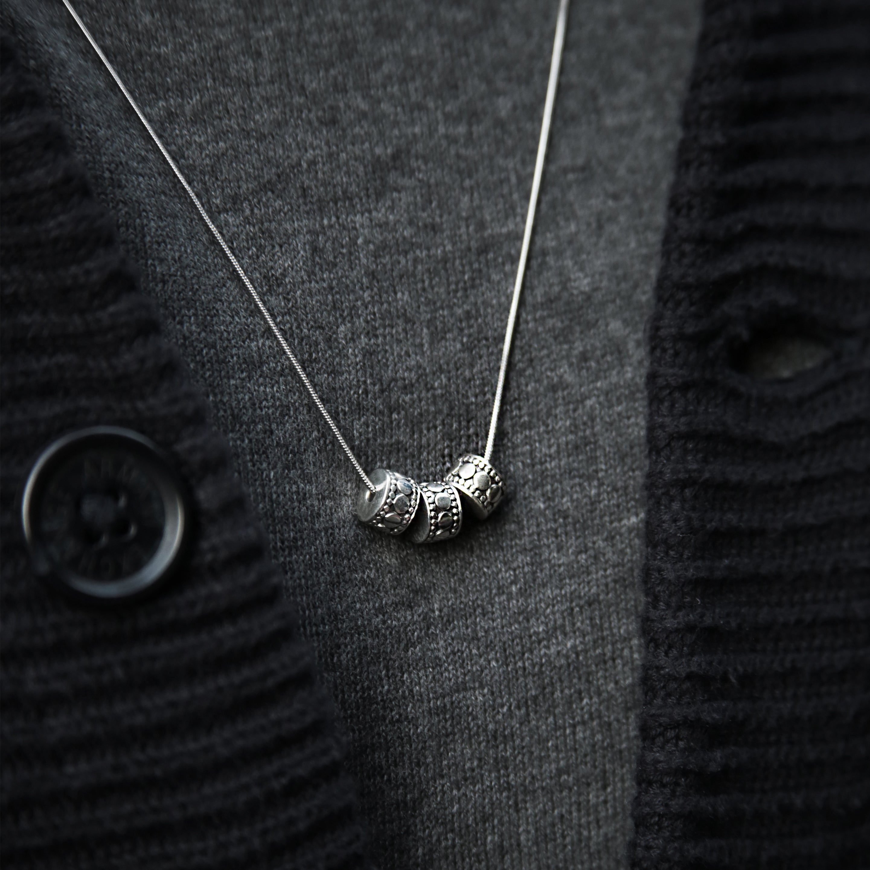 Men's necklace is one of the most popular accessories for men. Silver necklaces with beads or designs can represent the unique styles for men. Custom silver men necklace with handcrafted silver jewelry is sophisticated and stylish. With a stainless steel necklace, you can custom your men's necklace.