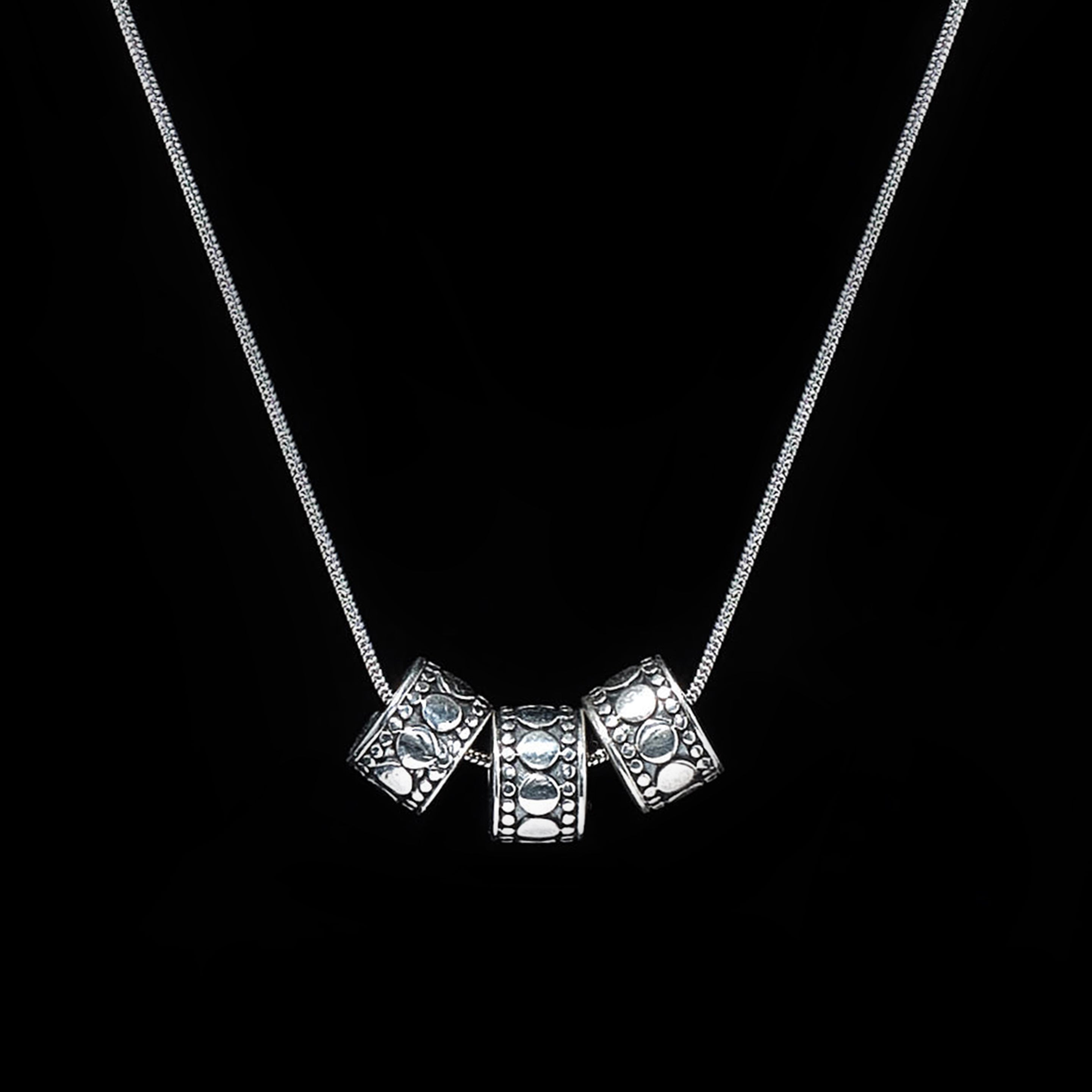 Men's necklace is one of the most popular accessories for men. Silver necklaces with beads or designs can represent the unique styles for men. Custom silver men necklace with handcrafted silver jewelry is sophisticated and stylish. With a stainless steel necklace, you can custom your men's necklace.