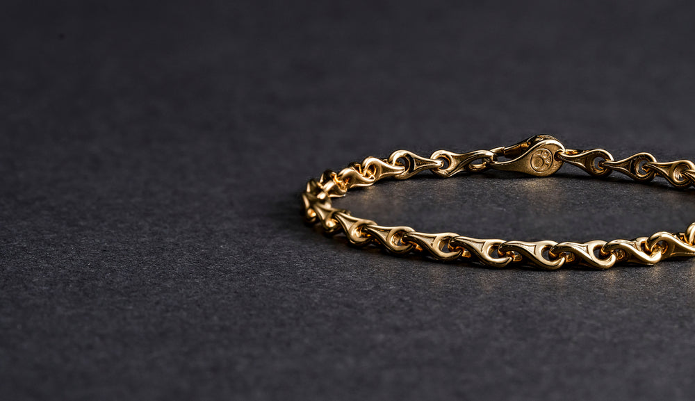 gold chain bracelet for men, teardrop bracelet, azuro republic unique teardrop bracelet. Azuro republic crafts the finest teardrop gold bracelets for men. 