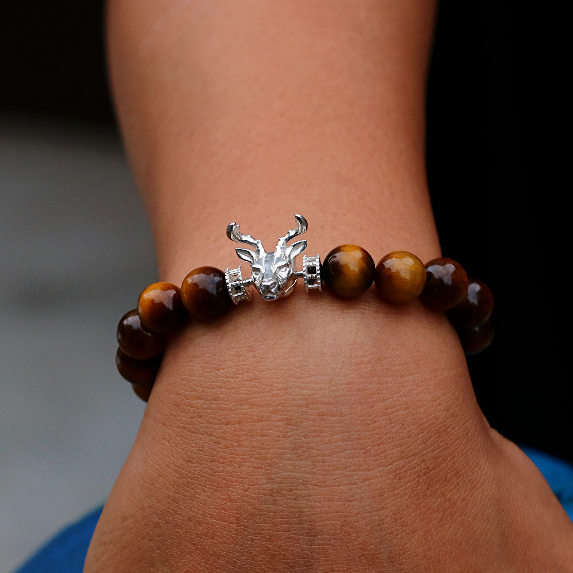 Made with 925 sterling silver, we incorporated the iconic Bucks Head Mascot, Bango, into a real animation and come up with this men's beaded bracelet for the authentic Milwaukee Bucks aficionado. 