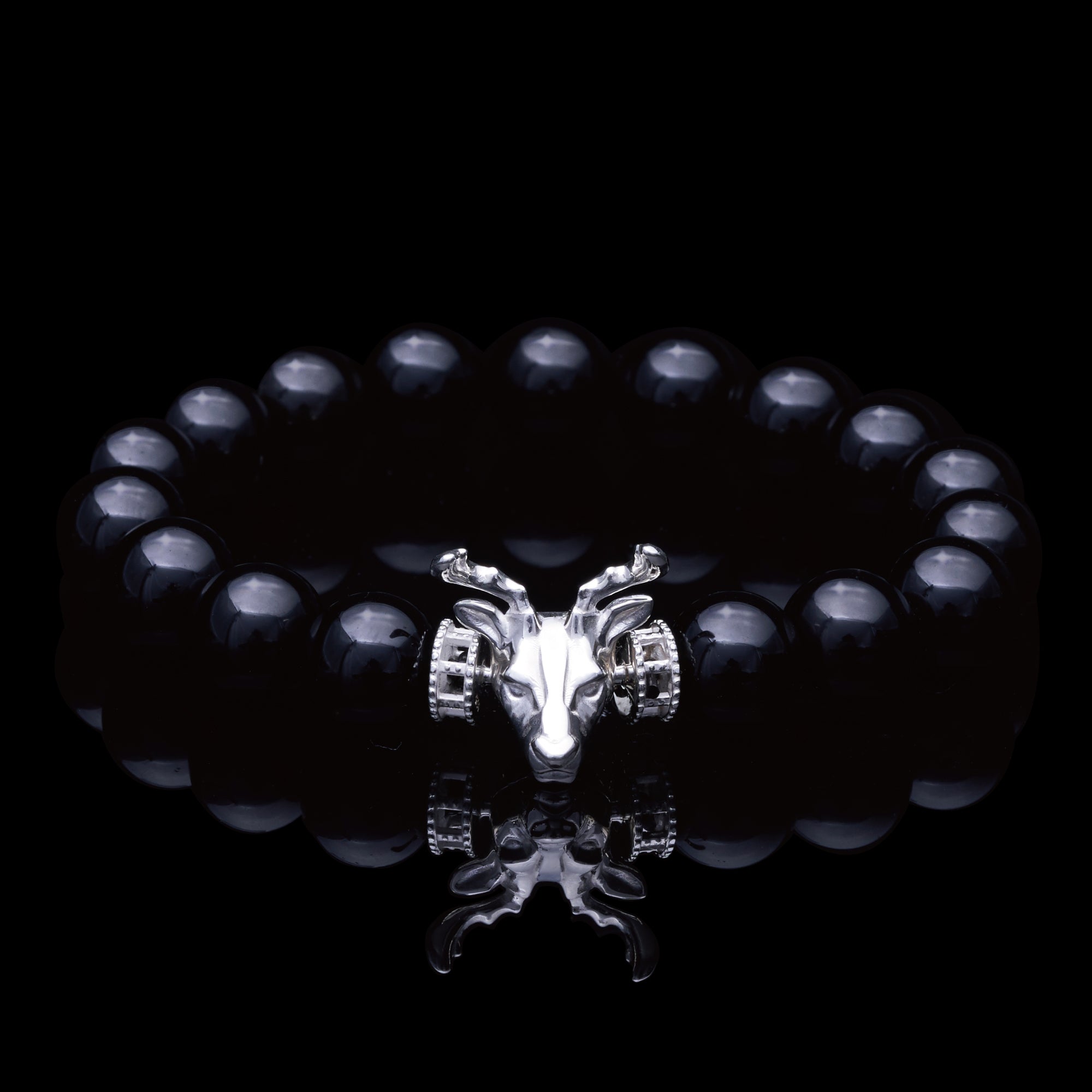 Made with 925 sterling silver, we incorporated the iconic Bucks Head Mascot, Bango, into a real animation and come up with this men's beaded bracelet for the authentic Milwaukee Bucks aficionado. 