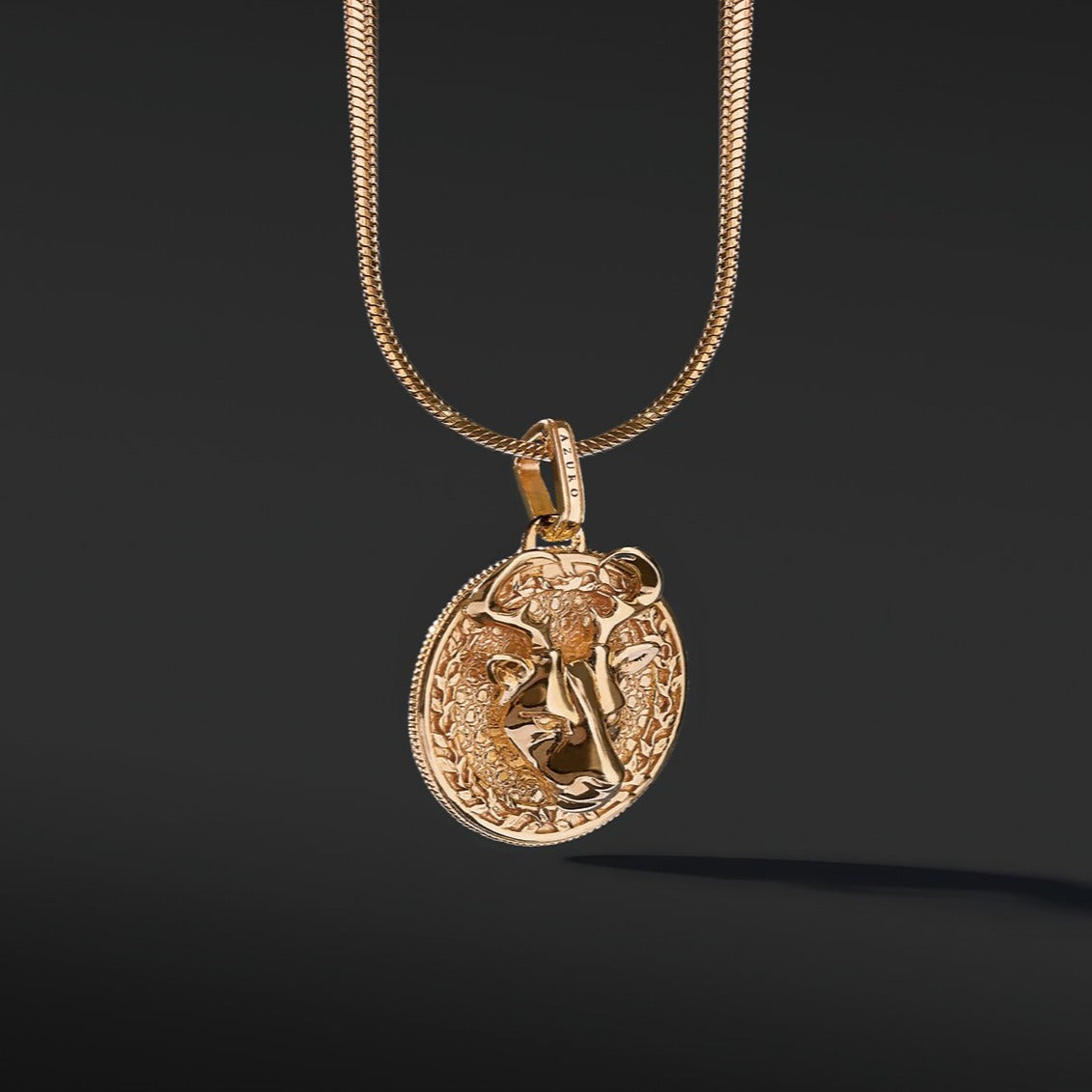 The gold deer pendant necklace for men is a unique existing. The idea of the creation originated from Milwaukee, Wisconsin. A masculine figure in the wild forest takes a confident man to master this gold deer pendant. A men's gold pendant is more than a piece of jewelry but a statement of what you have achieved.