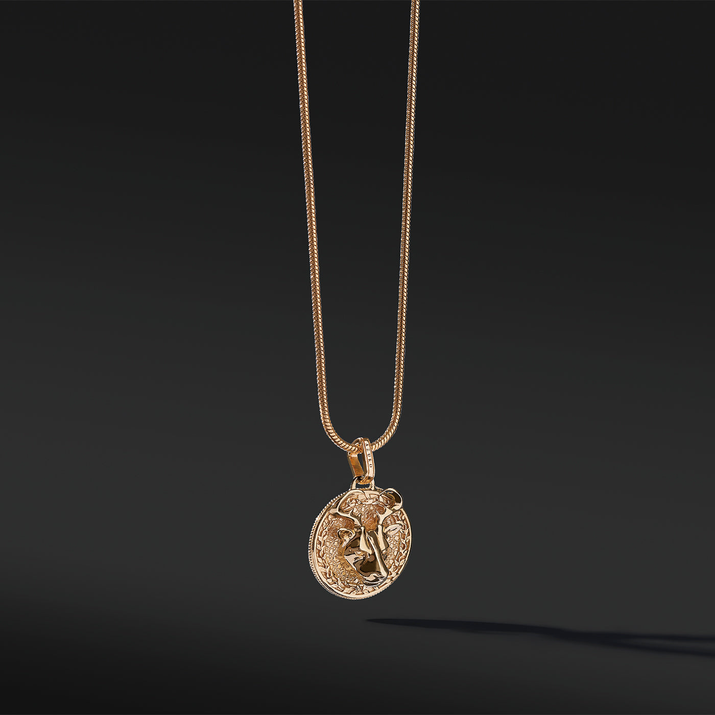 The gold deer pendant necklace for men is a unique existing. The idea of the creation originated from Milwaukee, Wisconsin. A masculine figure in the wild forest takes a confident man to master this gold deer pendant. A men's gold pendant is more than a piece of jewelry but a statement of what you have achieved.