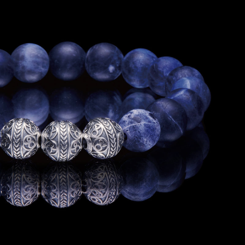 The Matt Sodalite stone in combination with classic Premium 925 Sterling Silver beads helps bring out a renewed sense of confidence and self-esteem. The sodalite stone symbolizes clarity, which helps us know ourselves at a deeper level and be empowered, since the gift of knowing who you are is the foundation of all wisdom. 