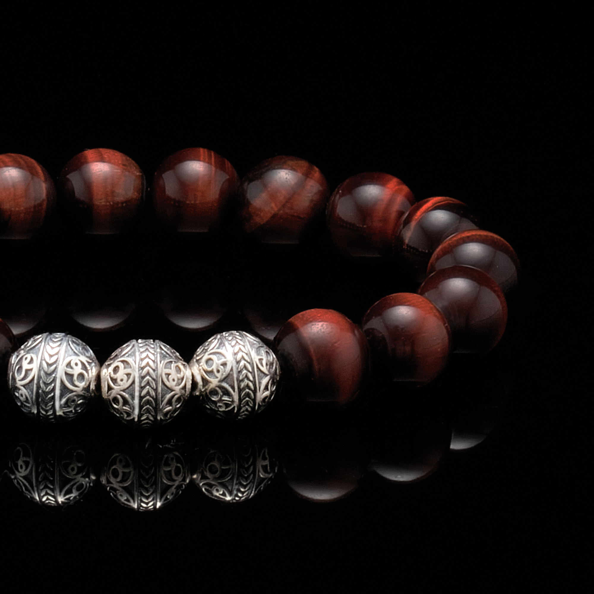 Azuro Republic Red Tiger Eye Bracelet represents intelligence and integrity, it gives courage, injects motivation, and creates positive energy to connect people around